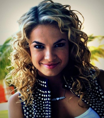 Quando td está dificil , eu lembro de vs , do jeito de como vs trata seus fãs,lembro do teu sorriso e tudo fika beem ♥ t amo @Lua_Blanco ! Since:Junho/2012 -Geh