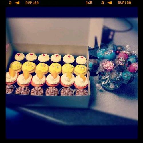 Welcome to KAKEWALK CUPCAKES, Home of the KEDAKAKES! Follow me to stay up to date on my latest and greatest Sweets!