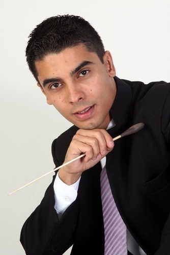 Maestro, arranjador e compositor, Eduardo Pereira trilha sua carreira com muita dedicação e entrega. Seu trabalho pode ser conferido em seu site oficial.