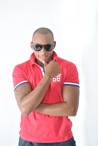 Vocalista do @GrupoStoatoa