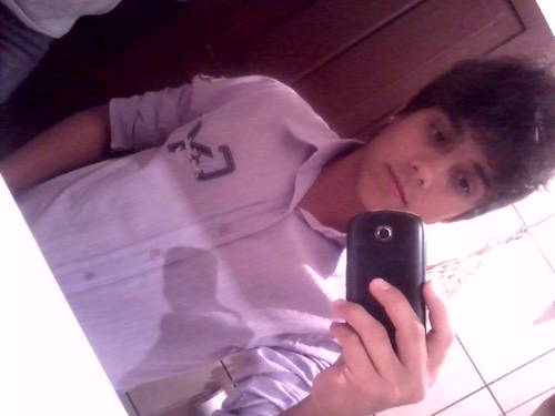 As palavras podem te fazer sorrir, mais só o amor pode te fazer mudar.