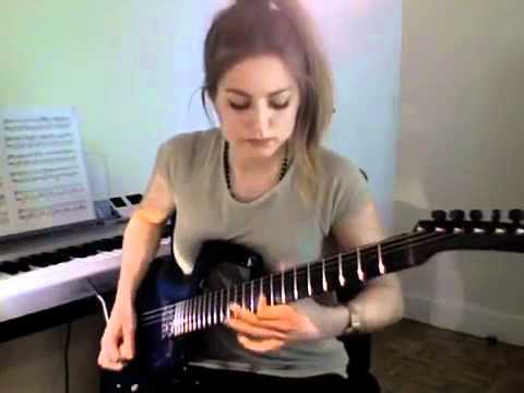 Sou simplesmente uma garota com muitos sonhos.. toco guitarra adoro minha amiga que toca tbm @taylaa_cris e sou uma rockeira doida... é isso..