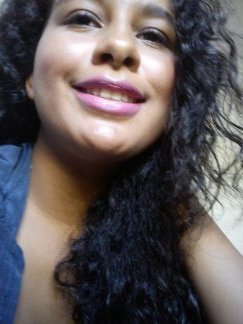 me segue que eusigo de volta
desastrada,extrovertida,interessante,solteira,cheia de amigos... e apaixonada.