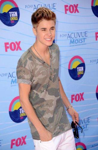I'll Never Give Up My Dream is You Let Me Love You Follow My Branquinho @justinbieber!!kiss