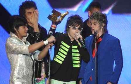 Twitter criado para ajudar a Banda Restart na categoria de ''Melhor Banda'' e ''Hit do Ano'' no VMB 2012. Aqui rolam maratonas oficiais e diárias!
