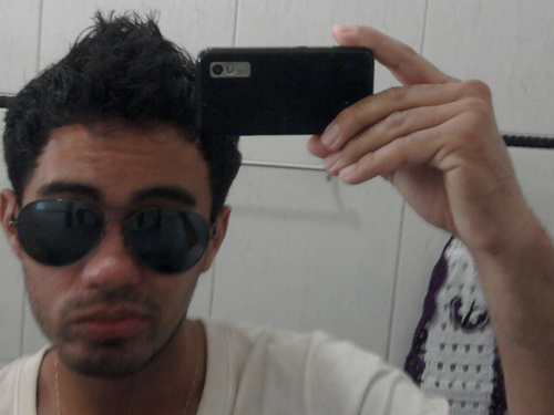 Gosto de boa musica, aproveitar a vida e viver livre, adoro poesia, e chocolate!!!!!! =p