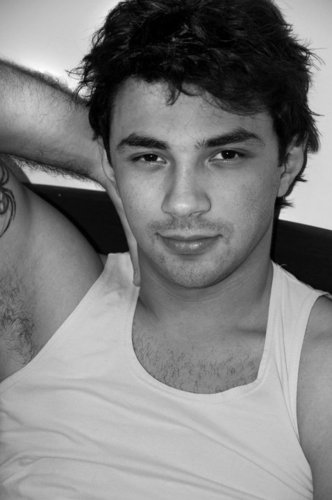 RaphaelRossatto's profile picture. Ator, Dublador, e Vocalista e Produtor do JACK B. Faço tudo que eu gosto e gosto de tudo que eu faço. Be Yourself... Carpe diem!