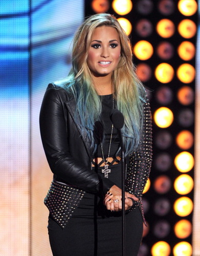 I Lovatic, Selenator, Smiler and believe, with great pride, that's real, that's me, I am what I always wanted to be ...