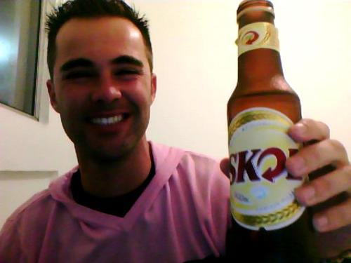 Amo tdo q trás alegria,  a saber: Deus, praia, futebol, cerveja bem gelada........