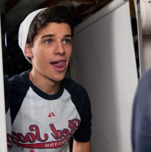 SecretosDeTuOjo's profile picture. Oculto un gran secreto, y ese secreto se esconde detrás de tus hermosos ojos cafés.
http://t.co/0SQeUMbhw9