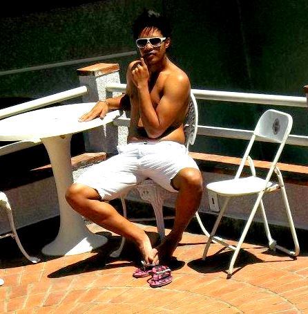 Leve a vibração ,  no seu coração a paz  vai reinar  , to na paz to  tranquilo  , sei que quando eu menos esperar   a FELICIDADE eu vou encontrar ♫