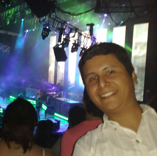 Ingeniero de profesión, me gusta la tecnología y la ciencia, en especial la física, fanático de las computadoras e internet, leo un poco y me encanta la música.
