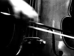 La música excava el cielo.