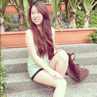 liewen's profile picture. Travel . Eat . Shop