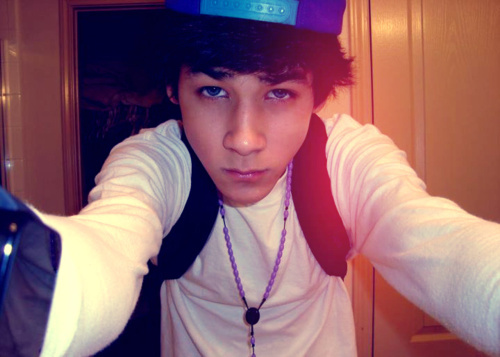 yourteenqu0tes_'s profile picture. ~just a sad, internet addict posting stupid things really~