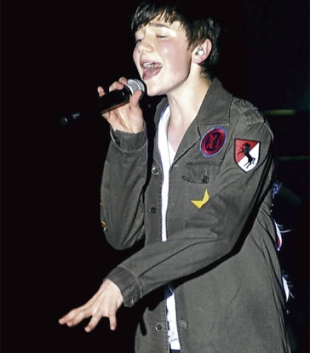 Here to keep you entertained on everything Greyson! Remaining anonymous until further notice. :) Posting facts, updates, and photos daily.