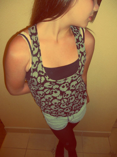 Queen_CocoPuffs's profile picture. CodeiNicholiJarosz
12yearsyoung
Love to have fun:)