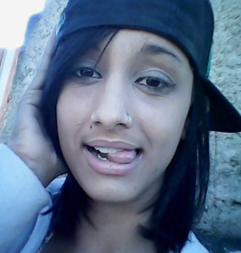 Ela não que ser só mais uma mina. Seu coração não é tapete pra um cara vim pisar em cima.....