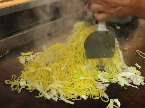 富士宮やきそばのでらうまっ、アリオ北砂店です。美味しい焼きそばとこだわりのサイドメニューを提供しています。お得なクーポンをどうぞご利用くださいね。http://t.co/2abfFrFwNI