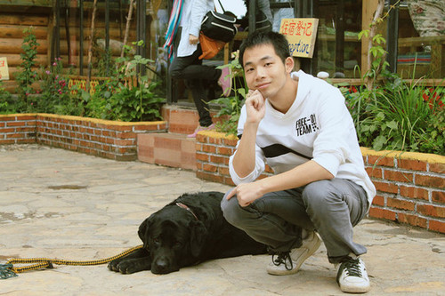 shenlanhouse's profile picture. The ocean is blue