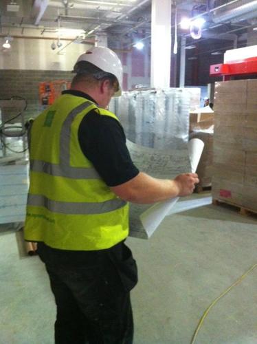 pinder_hull's profile picture. Onsite technician, sign maker and fitter for @SportsID. Dad to William.