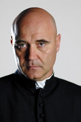 Actor, librero, escritor, vitoriano, alavés, grande, calvo, amigo de mis amigos y sobretodo: leal con todo el mundo