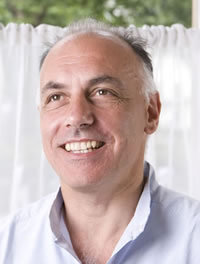 Leading dentist Dr Harry Shiers along with his team of highly specialised staff, provide an exceptional service of dental treatments. 0207 580 2366