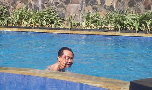 Saya hobi mancing. Anda suka mancing? Go fishing... You are polite, I was respect. You follow me, I will follow you ...