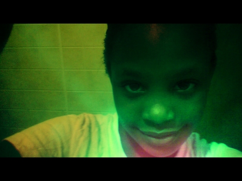 Hey im ashanti vinson the v is 4 vinson the a is 4 ashanti dont clone and follow me:)