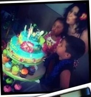 Just trying to live life to the fullest! I also have thee coolest kids ever ! They are truly AmaZing 3