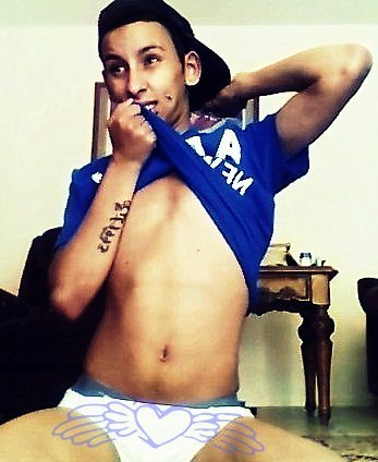 19 My name is Shawn But go by Dizzy Im Real Very Blunt ! Dont use this ANYMORE EVER So Add My facebook! http://t.co/fo8Qkz5ulr