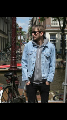 DisagreeableDan's profile picture. Interests include: Policing grammar and being a nice chap!