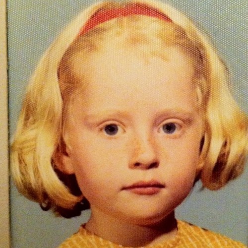 HilaryAnneMH's profile picture. Reader, useless cellist, shy tweeter; opinions all my own