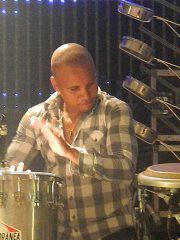 Percussionista, músico profissional, atualmente no Grupo Rhaas.