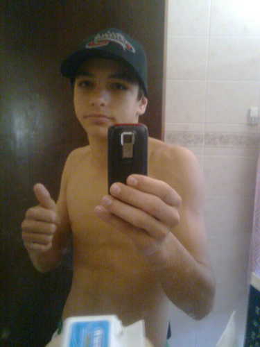Solteiro,Tenho 16 Anos, #SOUSAOPAULINO,Tenho uma Paixão muito grande por Futebol e Amo ir pra #Igreja...