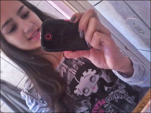 .; DE FALSIDADE EÚ TO SUAVE !. ý ,, muda para modernizar; só pra vê nuq vai dá ♫♪ * Levo a vida no sorriso,, mesmo passando sufoco ♪♪'