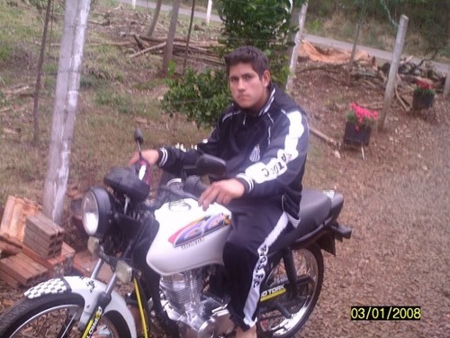 falem mal ou falem bem eu sempre tou de boa