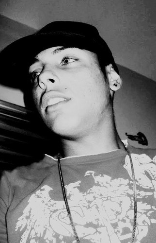 Vcs Riem de Mim por eu ser diferente, e eu rio de vocs por serem todos Iguais ! hahaha'
