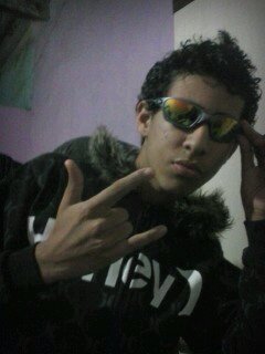 Sei q não sou o pior,muito menos o melhor kara q cê vai encontrar no rolê..Mas eu tenho meia duzia de habilidades,se tu sentir vontade eu te deixo conhecer :)