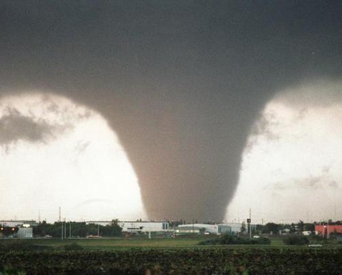 This is a historical timeline account from @edmontonjournal giving context, in real time, to the events of the tornado from July 1987.