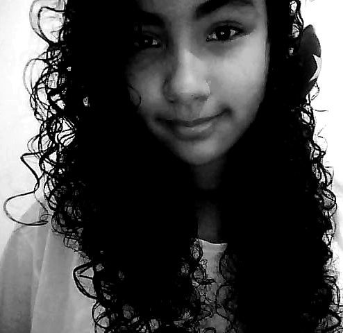 13'..Tourina,bipolar,feia,gorda,chata,carinhosa,amiga,curiosa,educada,ciumenta,etc'...aah foda-se o mundo'!..õ/..qer mais?..então vem me conhecer!