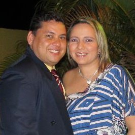 Padre de dos hermosos niños y esposo de Orietta Vives, Docente y asesor