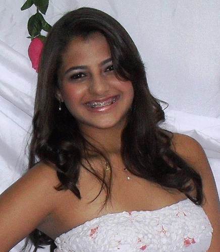 Taurina, flamenguistaa ♥, morena, simpática, divertida, amo escutar músicas, adoro está com os amiigos.. :D