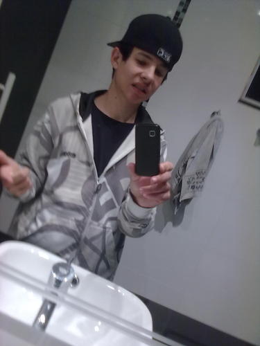 Ele sempre vai ser meu principe
Sabe né a kda dia q passa meu Amr por vc  vai aumentando e vai se tornando kda vez + especial
Te Amoo bb'
@Chookolatii