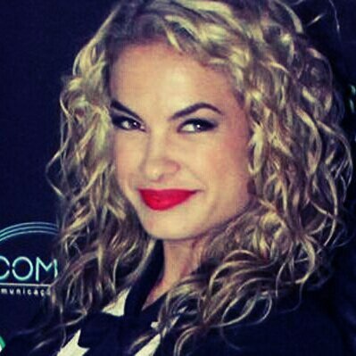 Por vocês eu bebo o mar de canudinho
Atravesso o pólo norte de shortinho
Entro descalço num vulcão em erupção. Tudo por @Aguiarthur & @lua_blanco ♥