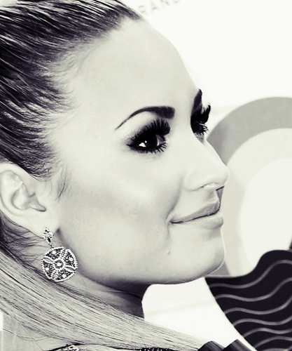 ♔ VEM NI MIM DEMETRIA ♔