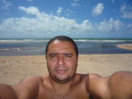 apenas um rapaz latino-americano sem R$ no banco...
crente reformado e protestado :)