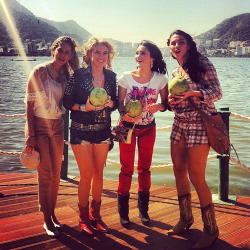só mais uma FÃ que faz tudo pela @Lua_Blanco..*