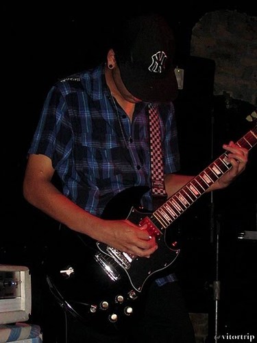 Capricorniano,sou fã de Jackass , toco na banda @longitudezero e gosto de fazer videos insanos @deadsuckers http://t.co/q3vXGPqhDp