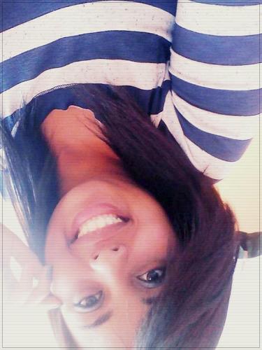 ∞ Virginiana,Teimosa,Chatona,
Carinhosa,Irritante,Engraçada,
Sincera,Corinthiana,Ciumenta demais u.u é sou eu && agora #_2Beijinhos *--* ᶫᵒᵛᵉ ᵧₒᵤ s2*
